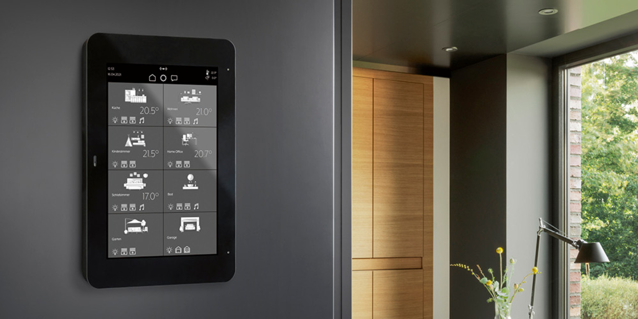 JUNG Smart Panel 8 bei est-haustechnik GmbH in Alsfeld